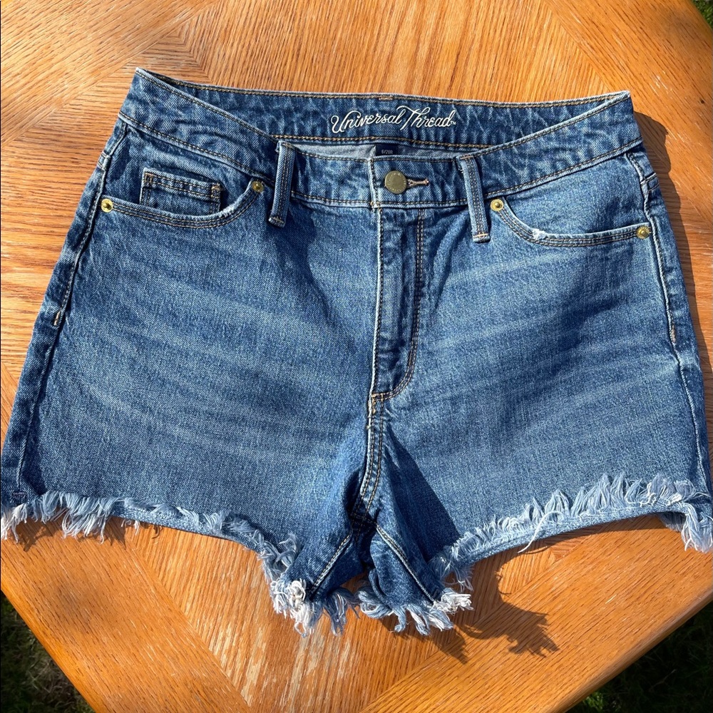 Universal thread shorts